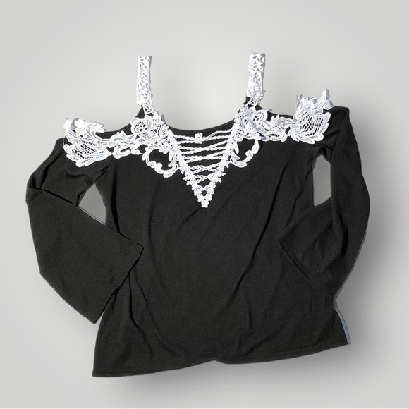 Amy Fashion Black Top with White Lace - Picture 15 of 16